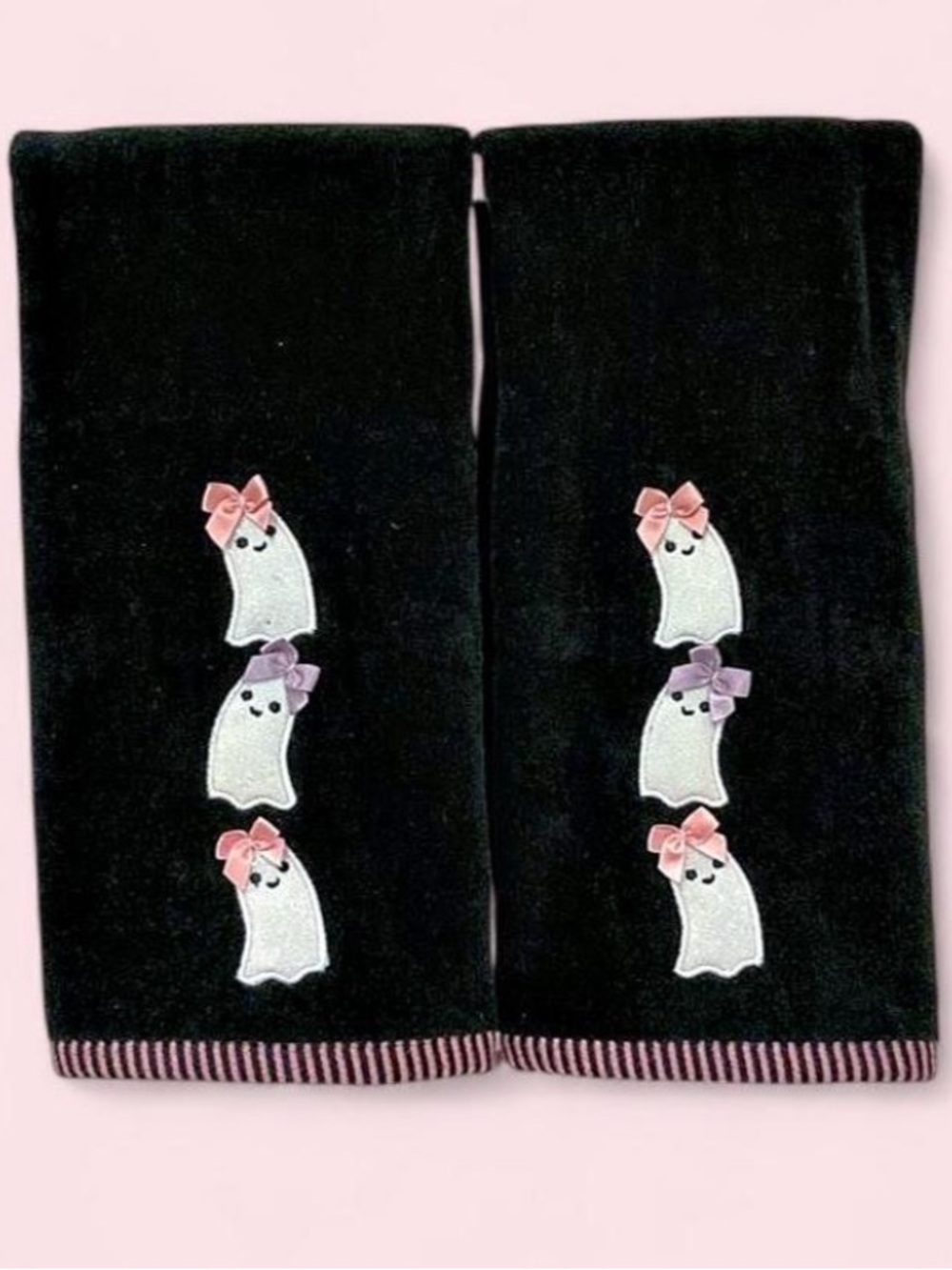 Viral “Boos with Bows” Halloween Hand Towel Set. NWT 2 Large Hands Towels